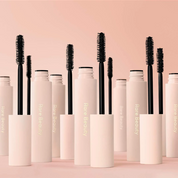 RARE BEAUTY - Perfect strokes universal - Mascara volumizzante 8.0 ml