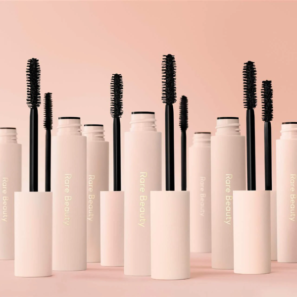 RARE BEAUTY - Perfect strokes universal - Mascara volumizzante 8.0 ml