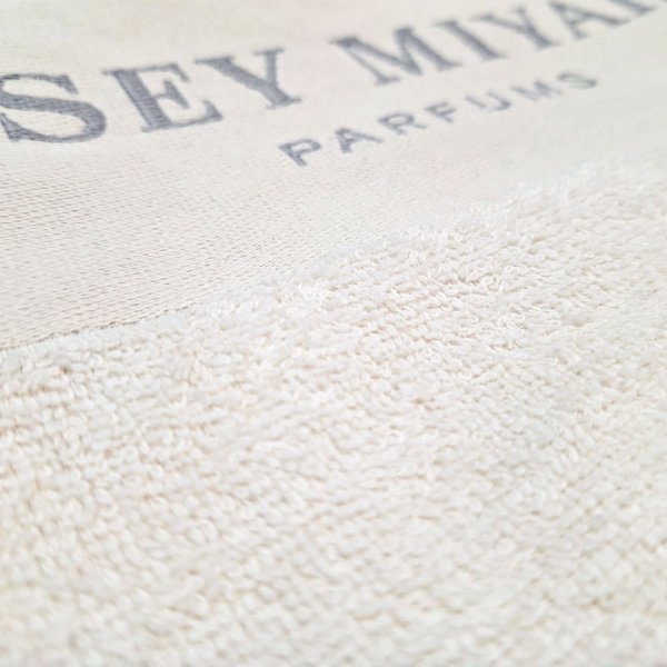 “ISSEY MIYAKE Telo bagno 68 x 140 cm